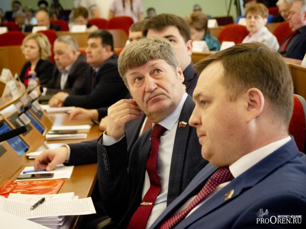 В Заксобе Оренбуржья прокомментировали инцидент с депутатом Владимиром Фроловым