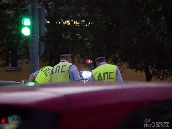 В Оренбуржье задержали мужчину за попытку дачи взятки полициейскому В Оренбуржье задержали мужчину за попытку дачи взятки полициейскому