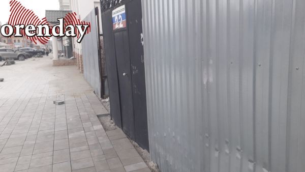 Жители улицы Комсомольской после ремонта тротуаров оказались в «западне» Жители улицы Комсомольской после ремонта тротуаров оказались в «западне»