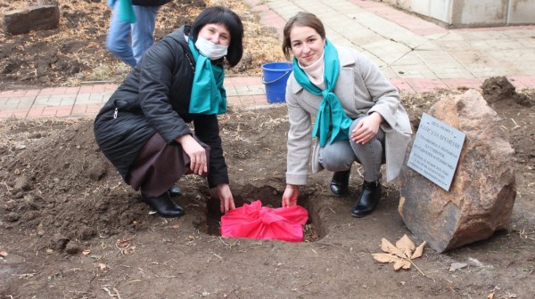 В Бузулуке преподаватели и студенты заложили капсулу времени