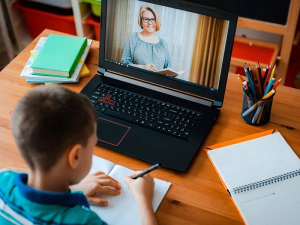 В Оренбуржье младшеклассники начнут учиться очно с 23 ноября В Оренбуржье младшеклассники начнут учиться очно с 23 ноября