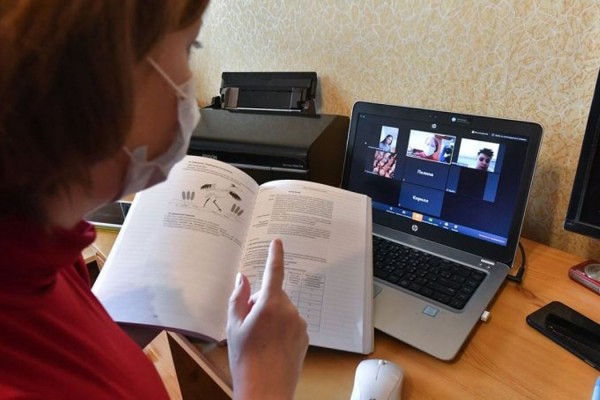 Вице-губернатор объяснила, отчего зависит выход с "дистанционки" учеников с 5 по 10 классы