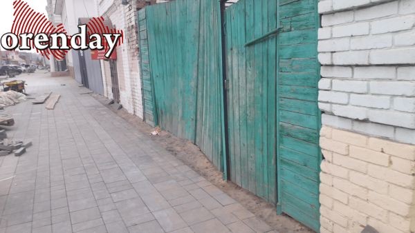 Жители улицы Комсомольской после ремонта тротуаров оказались в «западне» Жители улицы Комсомольской после ремонта тротуаров оказались в «западне»