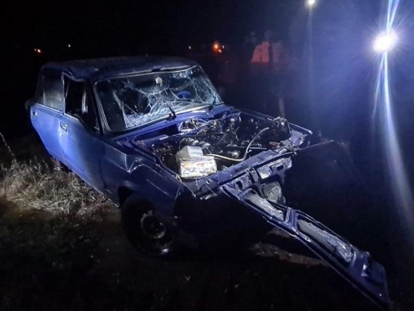 В Оренбуржье ВАЗ протаранил ограждение и упал в реку