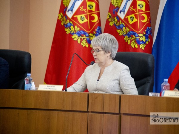 Депутаты Горсовета наградили медалью председателя Ольгу Березневу