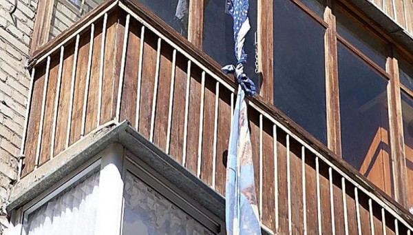 Спускался по покрывалам. Житель Орска упал с 5 этажа