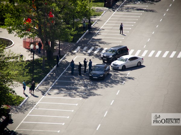Денис Паслер призвал муниципалитеты Оренбуржья передать автомобили медикам