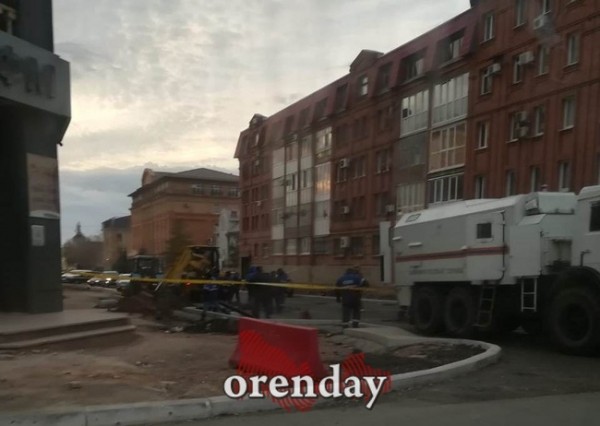 В центре Оренбурга рабочие повредили газопровод В центре Оренбурга рабочие повредили газопровод