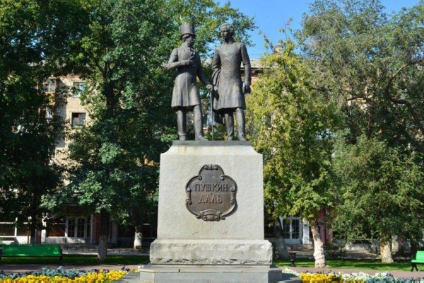 Какие памятники есть в Оренбурге