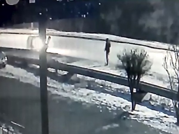 В Оренбурге разыскивают подозреваемого в грабеже на автобусной остановке