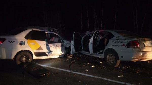 Столкнулись такси. Появились фото смертельного ДТП на трассе Оренбург-Самара