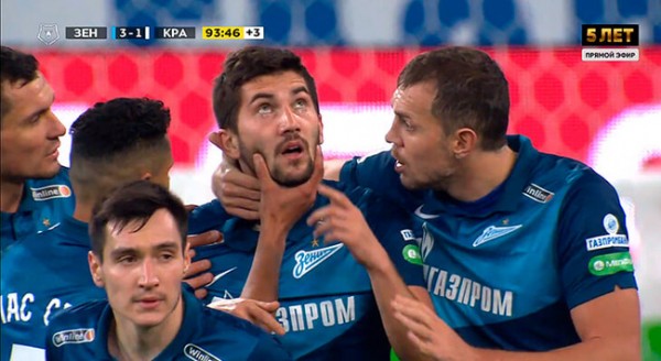 Дзюба отдал приз "Лучшему игроку матча" экс-футболисту "Оренбурга", у которого умер отец