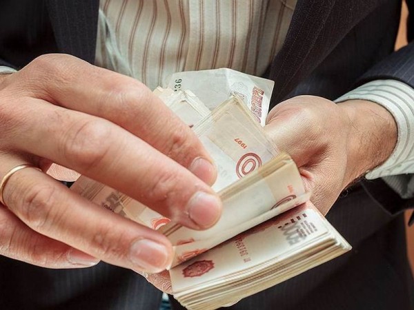 ФНС пояснила зависимость налога на роскошные авто от их возраста