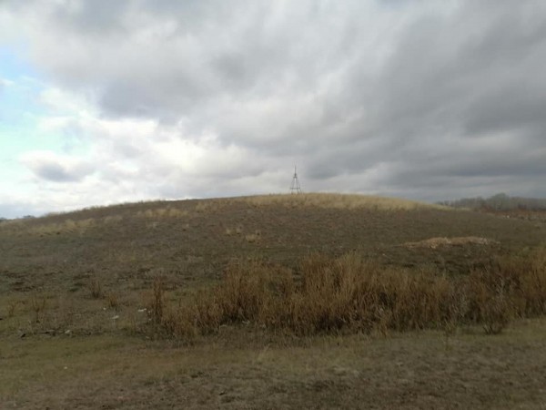 Уникальный курган в Оренбургском районе "обрастает" мусором