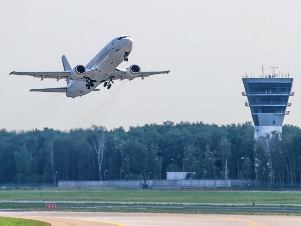 СМИ:Самолет Внуково-Оренбург совершил аварийную посадку СМИ:Самолет Внуково-Оренбург совершил аварийную посадку