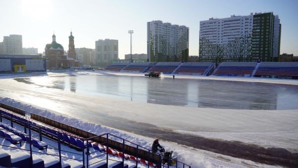 В Оренбурге начали заливать катки