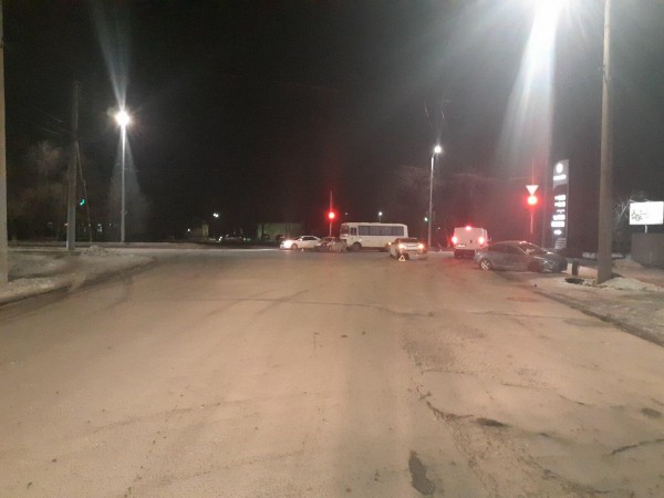 Участниками ДТП на Донгузской в Оренбурге стали три автомобиля и &laquo;пазик&raquo;