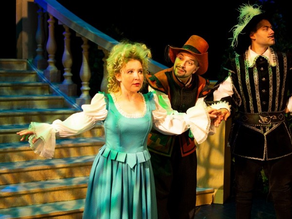 В Оренбургском драматическом театре готовят премьеру &laquo;Собака на сене&raquo;