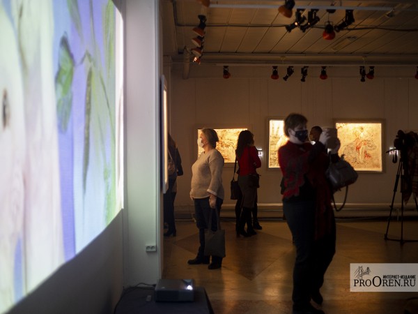 Художник Никас Сафронов открыл в Оренбурге свою первую выставку во время пандемии