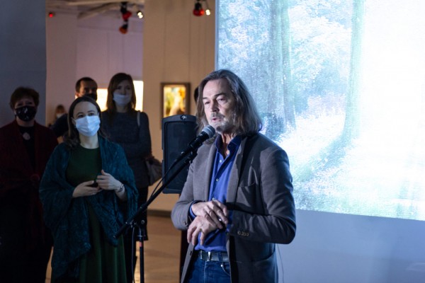 Никас Сафронов открыл в Оренбурге свою первую выставку в период пандемии