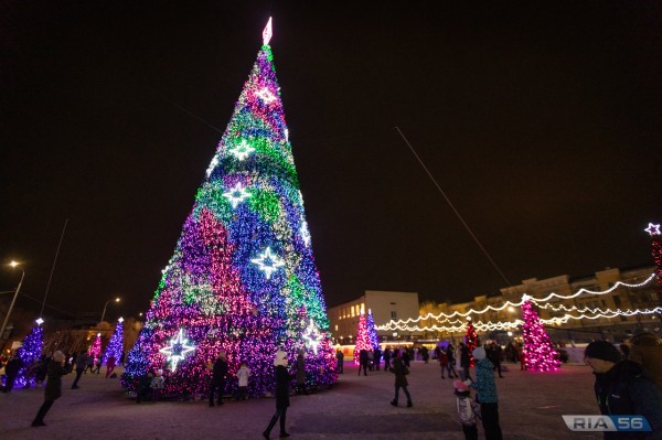 В Оренбурге в новогоднюю ночь прогремит праздничный салют