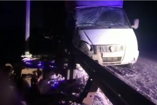 
В Башкирии насмерть сбили водителя грузовика, стоящего на обочине		