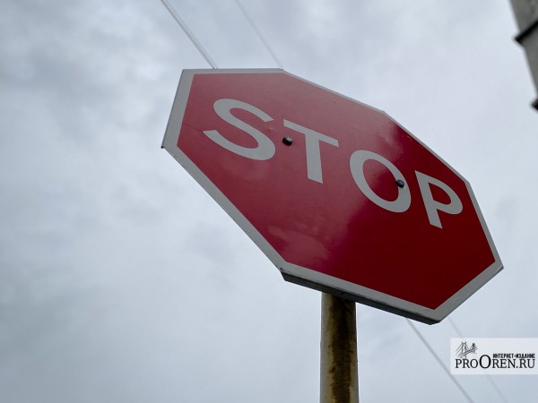 В мэрии Оренбурга вновь прокомментировали укладку плитки в снег