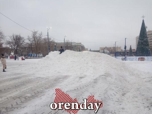 Администрациям округов Оренбурга грозят штрафы за плохую уборку снега