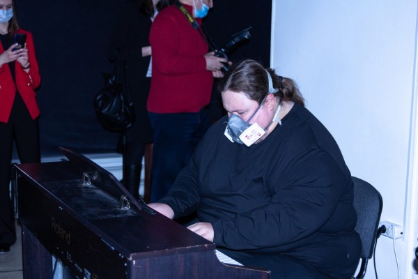 Никас Сафронов открыл в Оренбурге свою первую выставку в период пандемии