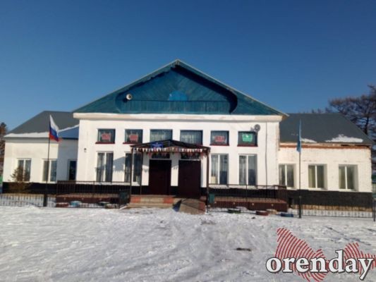 Жители села Спасское жалуются на разваливающийся дом культуры и мусор