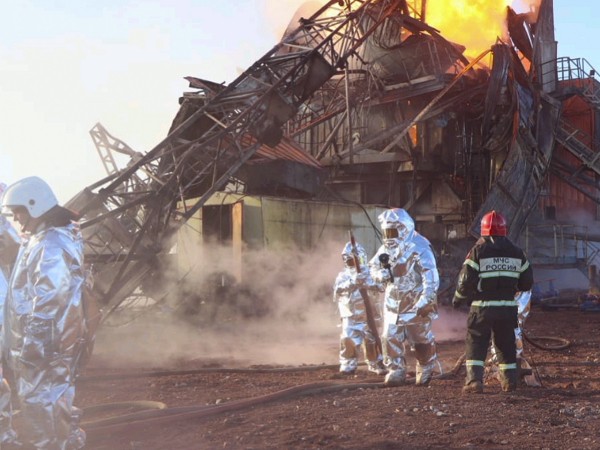 В Оренбуржье пока не установили причину пожара на нефтяном месторождении