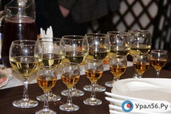 
Орские предприниматели о запрете корпоративов из-за Covid-19: &laquo;Посидеть в тишине и покушать &mdash; ну что это за праздник новогодний?&raquo;		