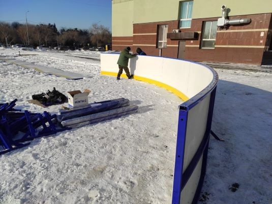 В Оренбурге начали заливать катки
