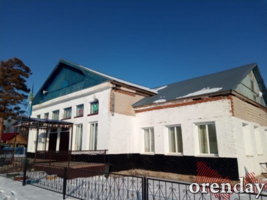 Жители села Спасское жалуются на разваливающийся дом культуры и мусор