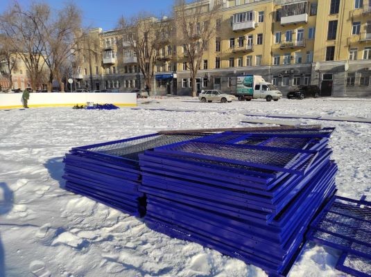 В Оренбурге начали заливать катки