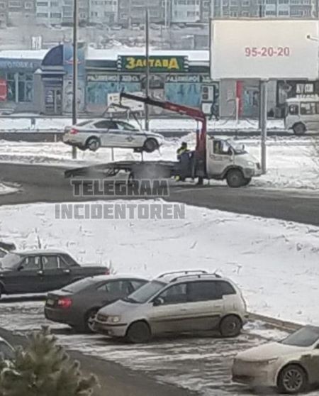 В Оренбурге автомобиль ГИБДД угодил в придорожный кювет