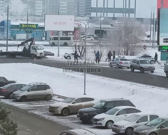 В Оренбурге автомобиль ГИБДД угодил в придорожный кювет