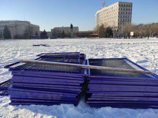 В Оренбурге начали заливать катки