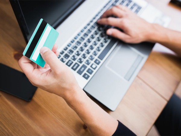 Оренбуржец заказал роллы по фишинговой ссылке и лишился денег