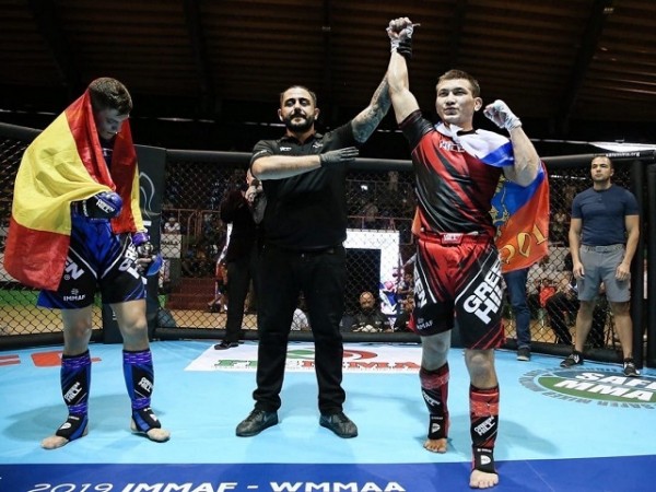 Саламат Исбулаев взял золото на Всероссийском турнире по ММА
