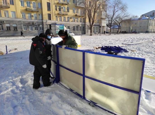 В Оренбурге начали заливать катки