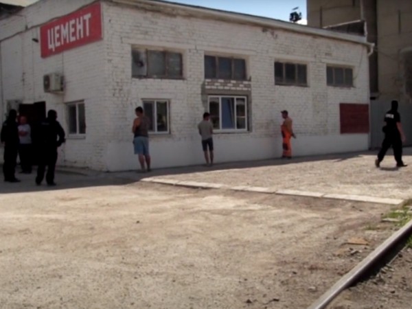 В Оренбурге полицейские пресекли работу нелегального завода по фасовке цемента В Оренбурге полицейские пресекли работу нелегального завода по фасовке цемента