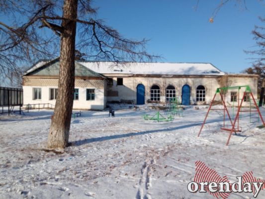 Жители села Спасское жалуются на разваливающийся дом культуры и мусор