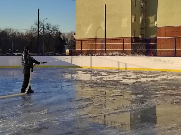 В Оренбурге началось праздничное оформление площади им. Ленина