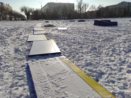 В Оренбурге начали заливать катки