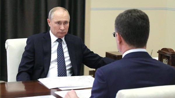 Путин призвал не допустить роста цен на бензин