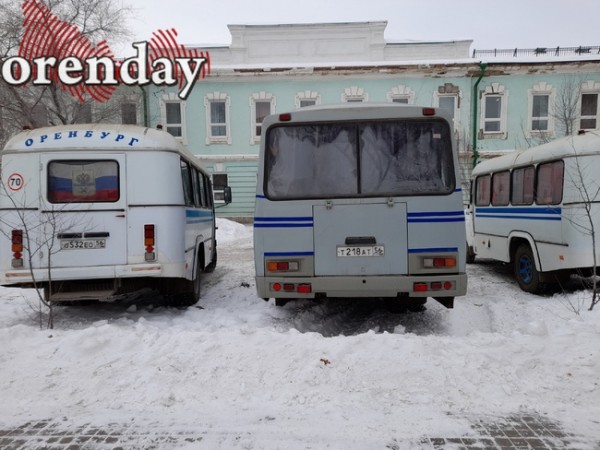 Двух участников несанкционированного митинга в Оренбурге оштрафовали и отпустили домой Двух участников несанкционированного митинга в Оренбурге оштрафовали и отпустили домой