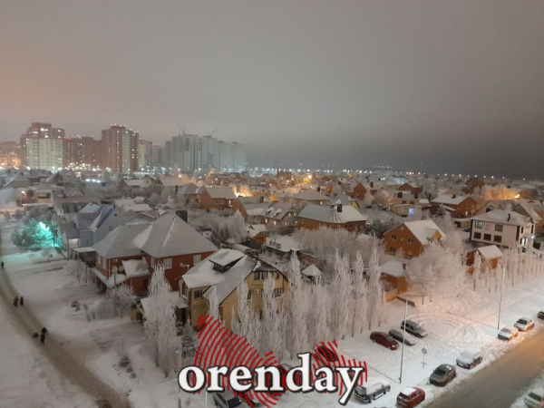 В новогоднюю ночь на площади им.Ленина в Оренбурге было не протолкнуться В новогоднюю ночь на площади им.Ленина в Оренбурге было не протолкнуться