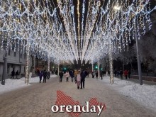 В новогоднюю ночь на площади им.Ленина в Оренбурге было не протолкнуться В новогоднюю ночь на площади им.Ленина в Оренбурге было не протолкнуться