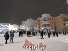 В новогоднюю ночь на площади им.Ленина в Оренбурге было не протолкнуться